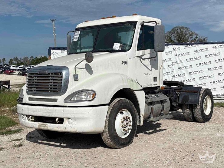 2007-freightliner-columbia-120-image-1