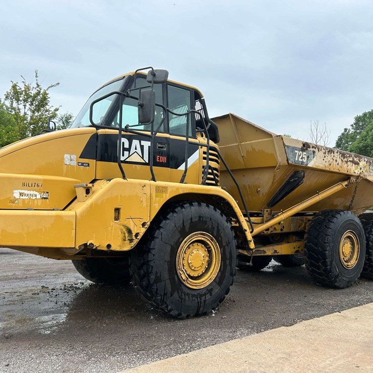 2008 CATERPILLAR 725