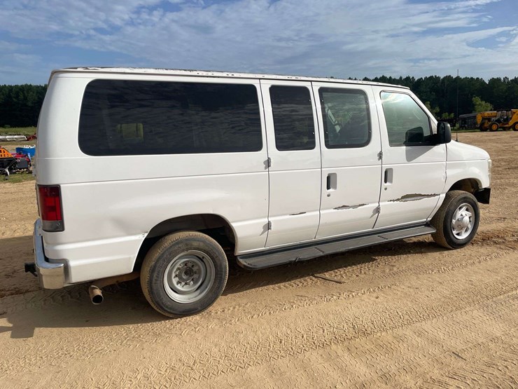 2013-ford-e350-xlt-image-3