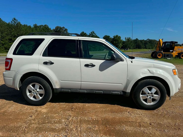 2010-ford-escape-image-6