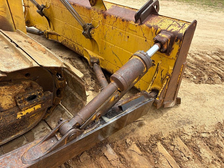 2004-komatsu-d65px-image-22