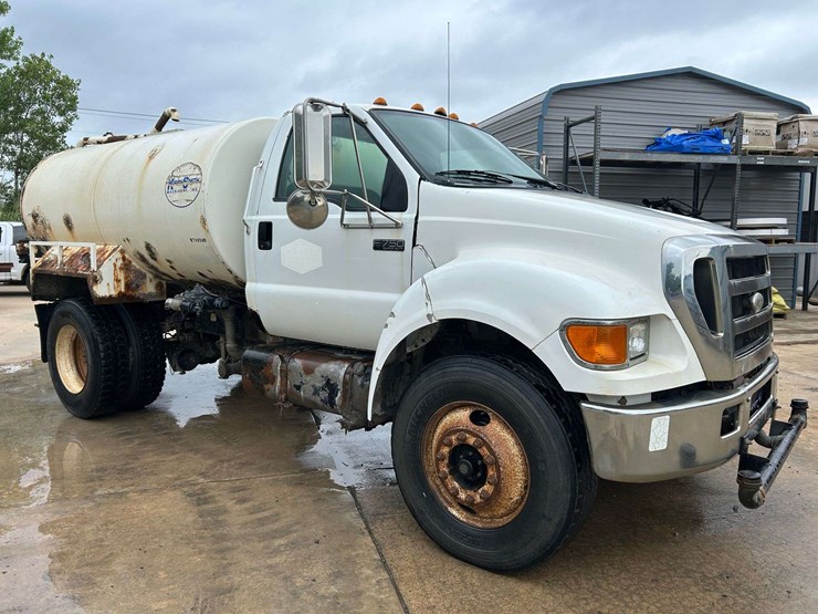 2007-ford-f750-image-2