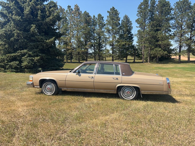 1987-cadillac-sedan-brougham-image-8