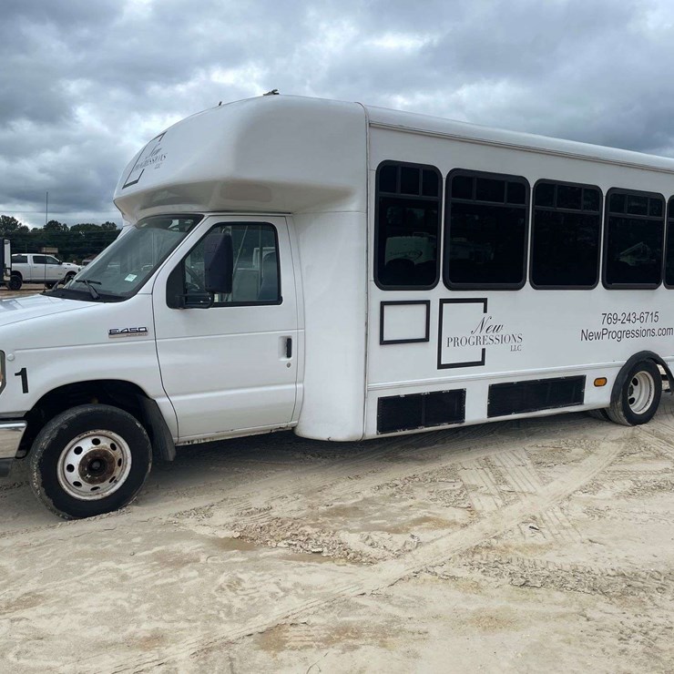 2010 FORD E450