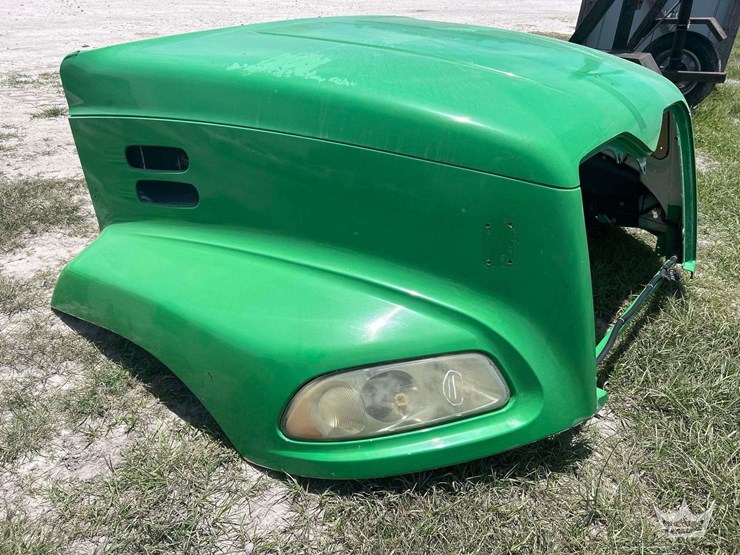 mack-truck-hood-image-2