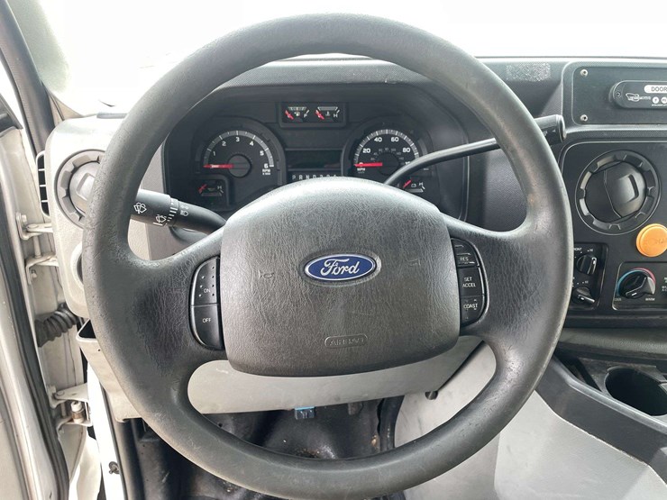 2010-ford-e450-image-12