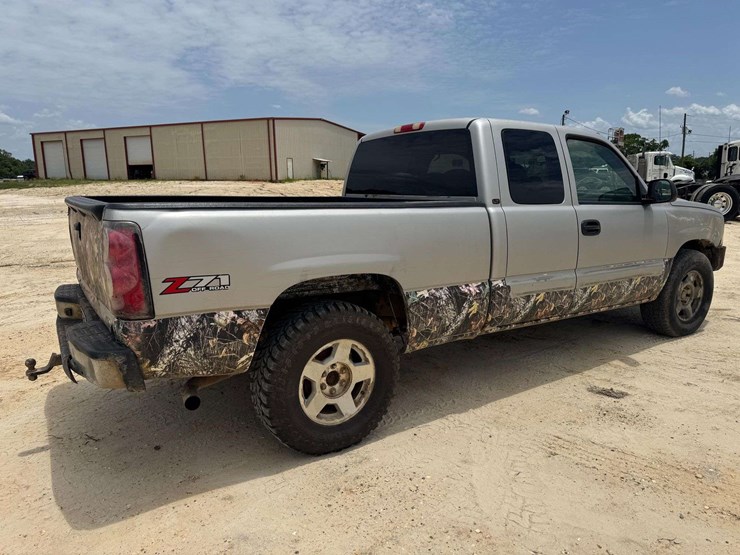 2006-chevrolet-silverado-1500-lt-image-3
