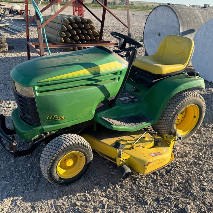JOHN DEERE GT235