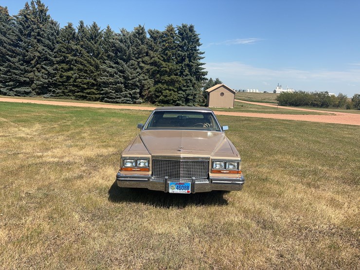 1987-cadillac-sedan-brougham-image-2