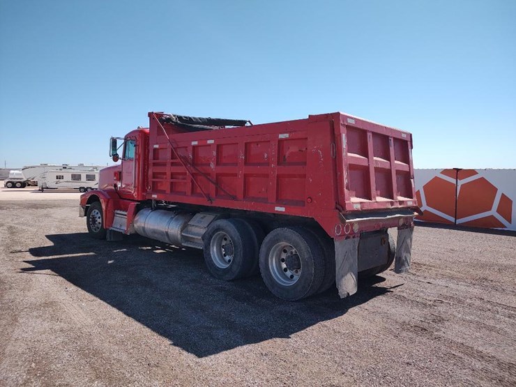 1996-peterbilt-377-image-3