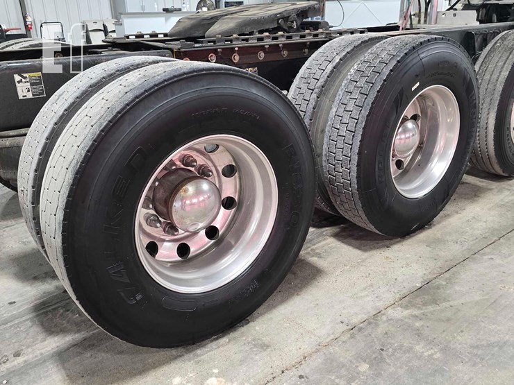 2013-peterbilt-386-image-32