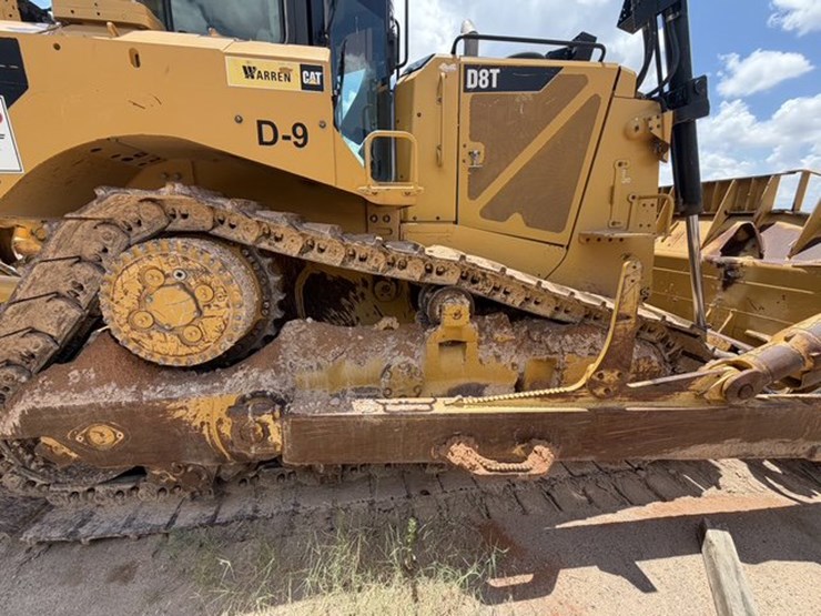 2017-caterpillar-d8t-image-4