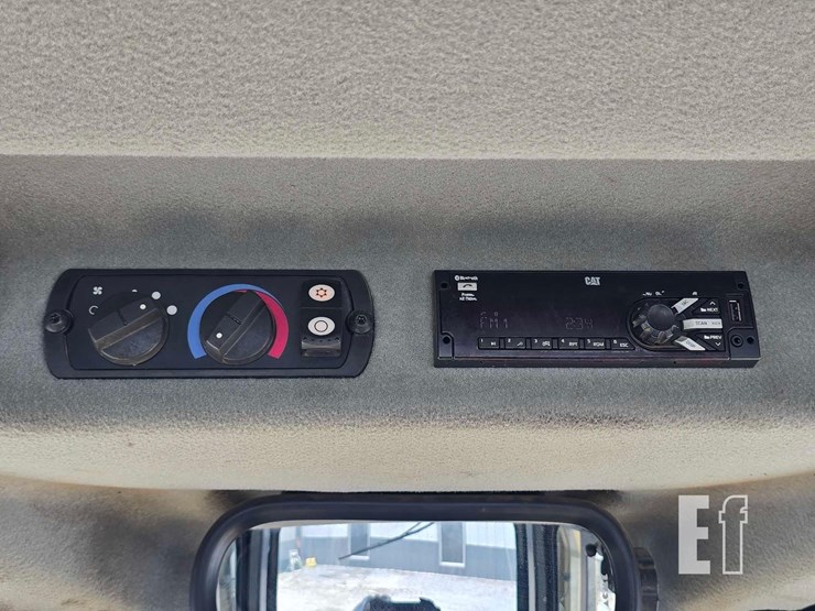 2018-caterpillar-d6t-lgp-image-22