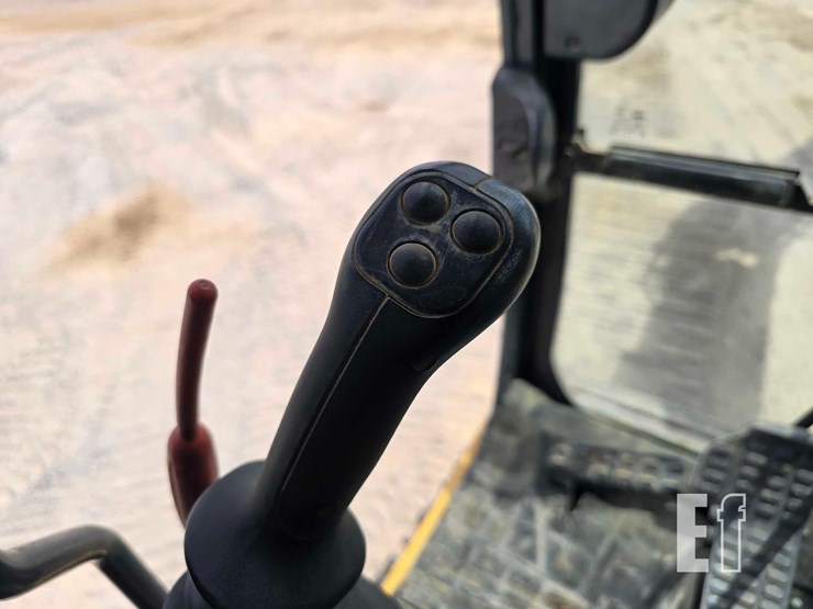 2018-deere-245g-lc-image-16