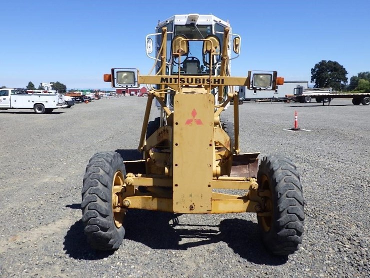 mitsubishi-mg130-motor-grader-image-2