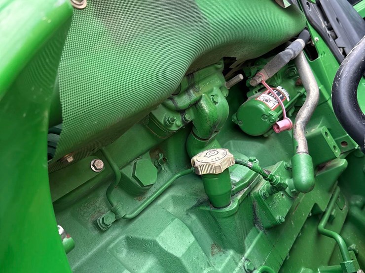 2014-john-deere-8320r-image-112