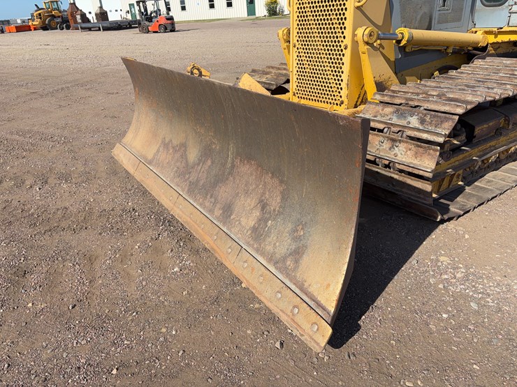 2002-komatsu-d38p-dozer-image-9