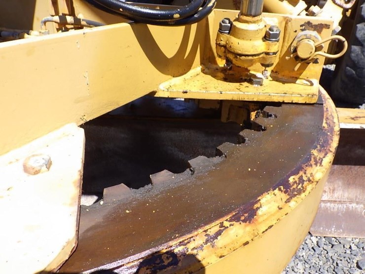 mitsubishi-mg130-motor-grader-image-15