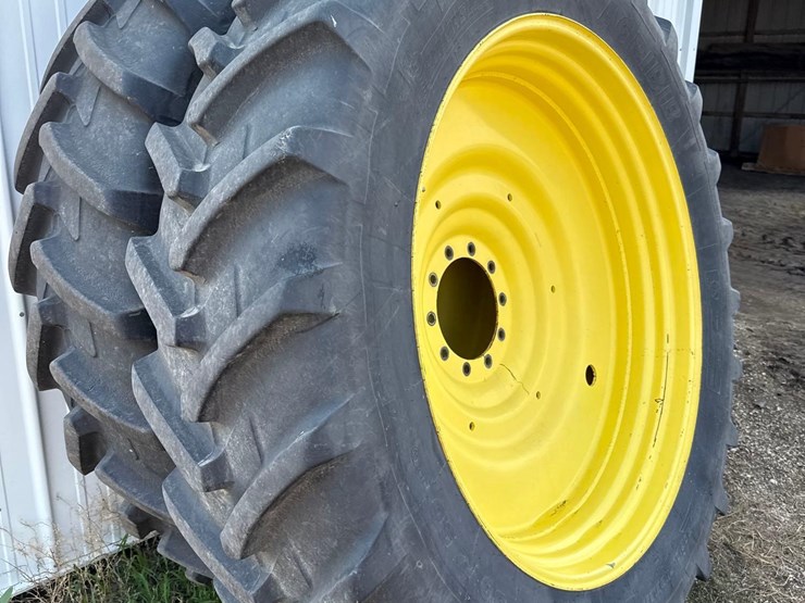 2013-john-deere-8235r-image-91
