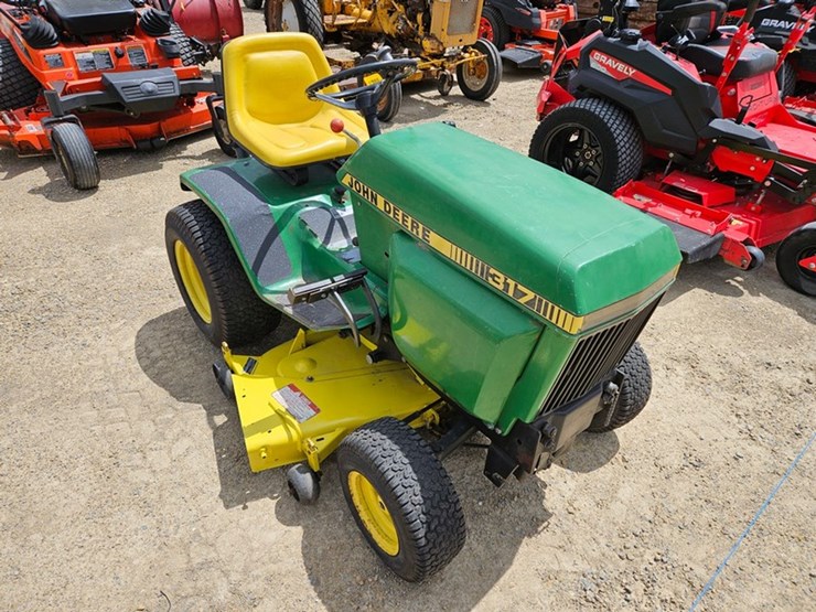 john-deere-317-image-7
