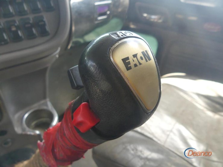 2012-peterbilt-389-image-18