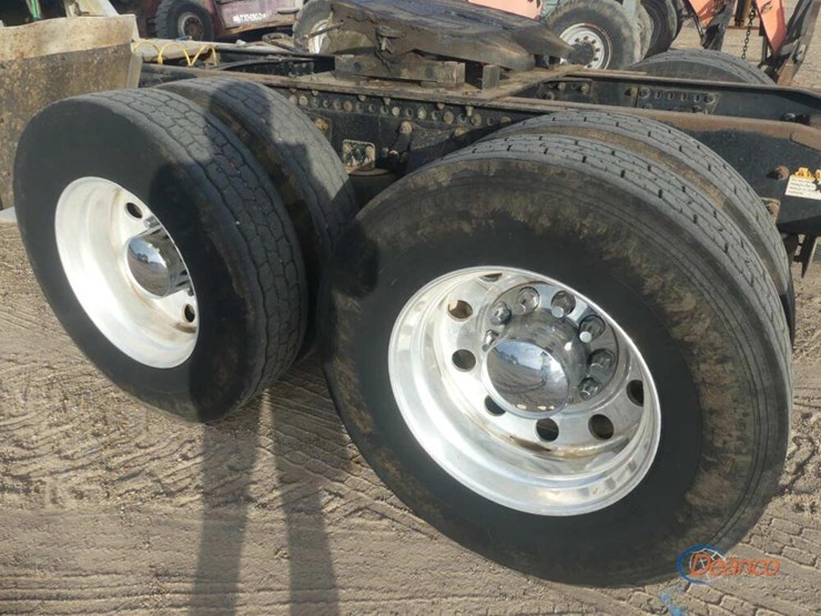 2016-freightliner-122sd-image-4
