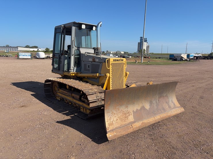 2002-komatsu-d38p-dozer-image-3