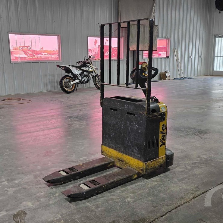 2009 YALE MPB040E