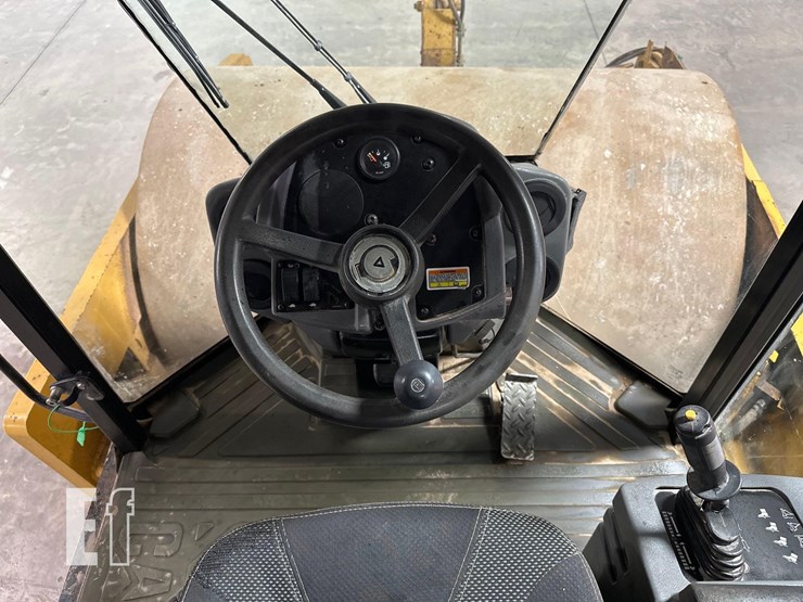 2012-caterpillar-cs64-image-14