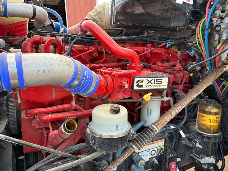 2020-peterbilt-567-image-13