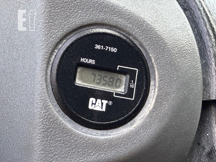 2012-caterpillar-cs64-image-28