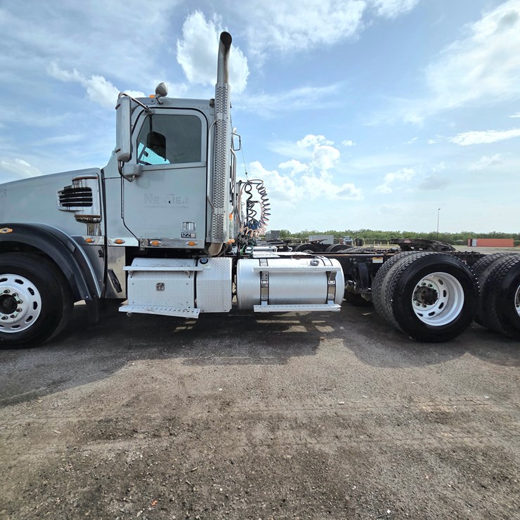 2014 FREIGHTLINER 122SD