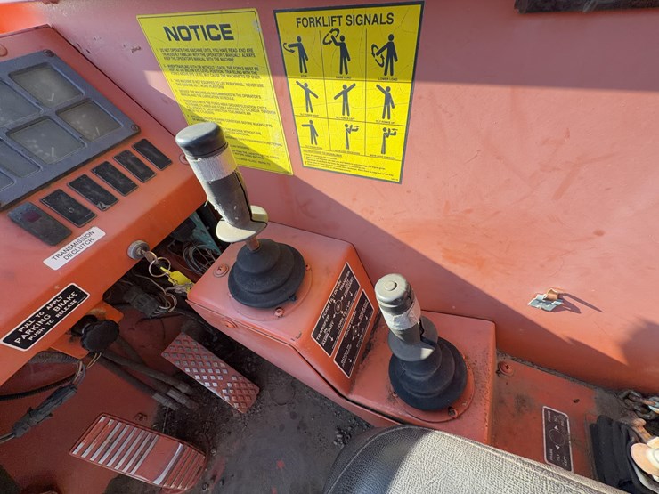 lull-international-644b-42-telehandler-image-16