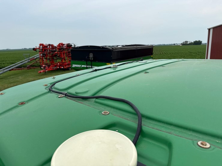 2014-john-deere-8320r-image-96
