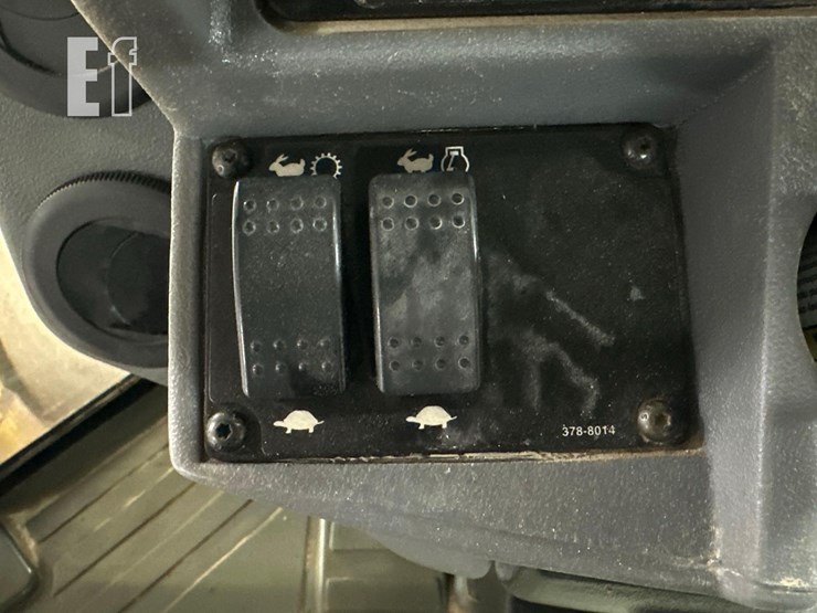 2012-caterpillar-cs64-image-17