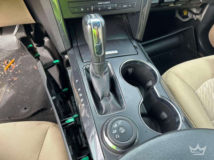 2016-ford-explorer-image-17