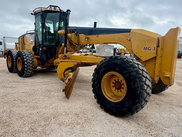 2012-caterpillar-14m-image-3