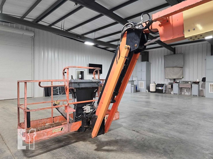 2016-jlg-800aj-image-19