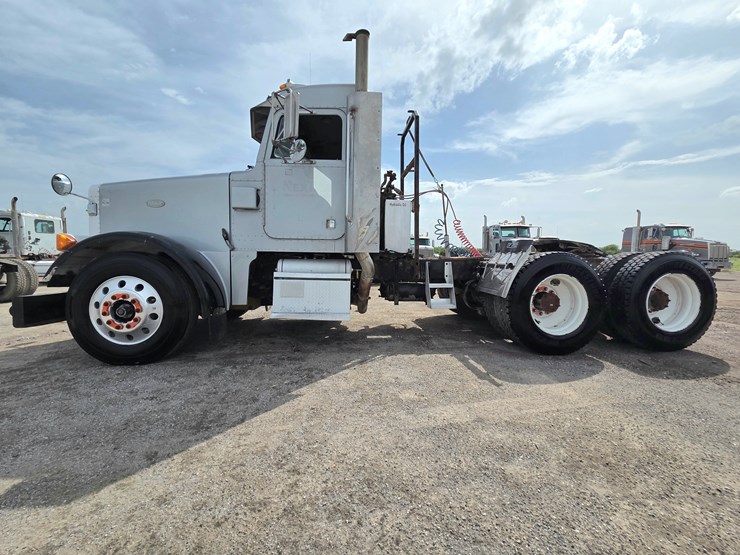 2005-peterbilt-378-image-1