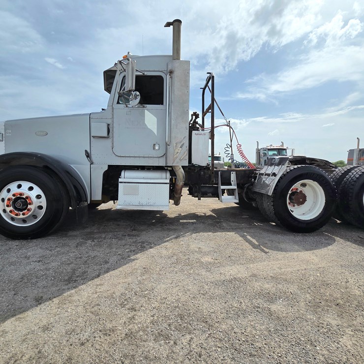2005 PETERBILT 378