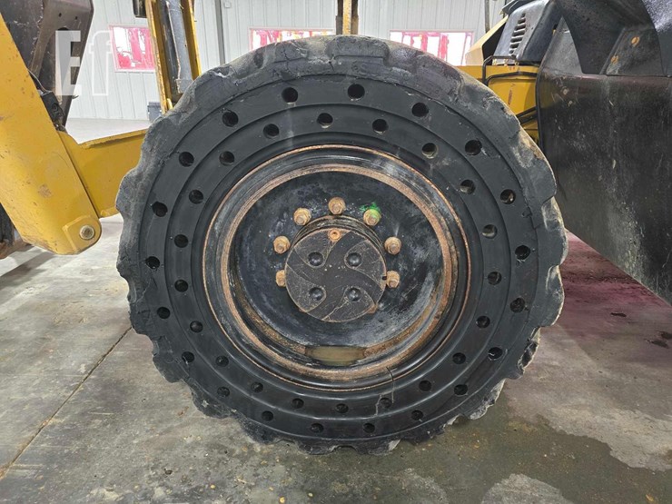 2013-caterpillar-tl1055c-image-28
