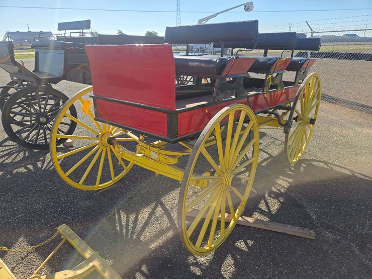 red-and-yellow-horse-drawn-carriage-image-1