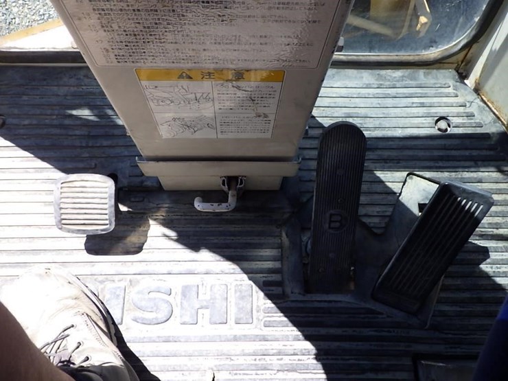 mitsubishi-mg130-motor-grader-image-36