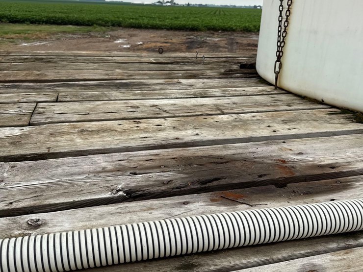 9ft-x-20-1/2ft-wooden-flatbed-w/-poly-tanks-&-pump-image-41