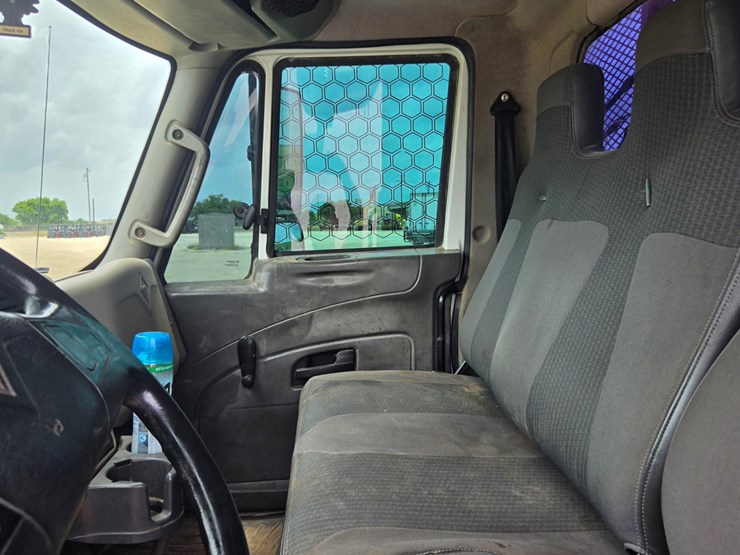 2019-international-durastar-4300-image-8