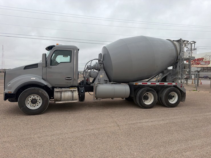 2016-kenworth-t880-image-1