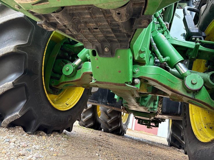 2014-john-deere-8320r-image-97
