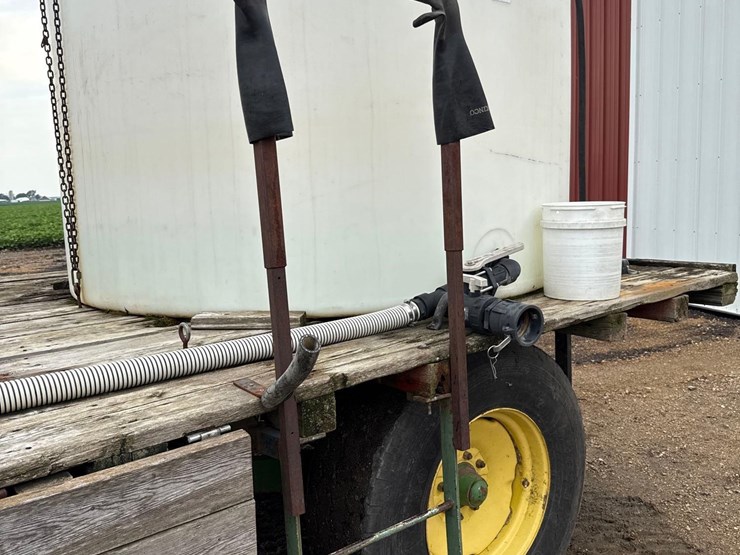 9ft-x-20-1/2ft-wooden-flatbed-w/-poly-tanks-&-pump-image-27