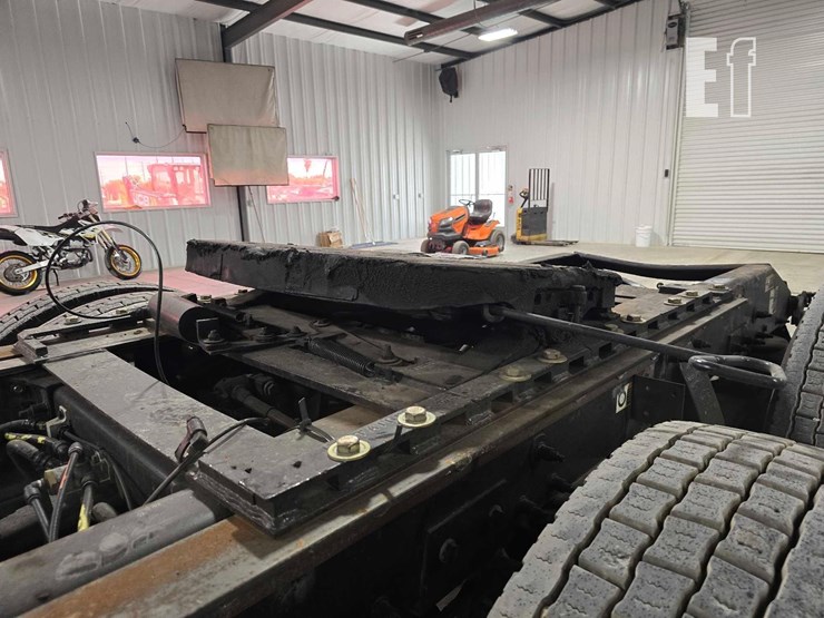 2013-peterbilt-386-image-19