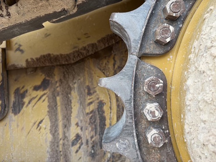 2017-caterpillar-d8t-image-12